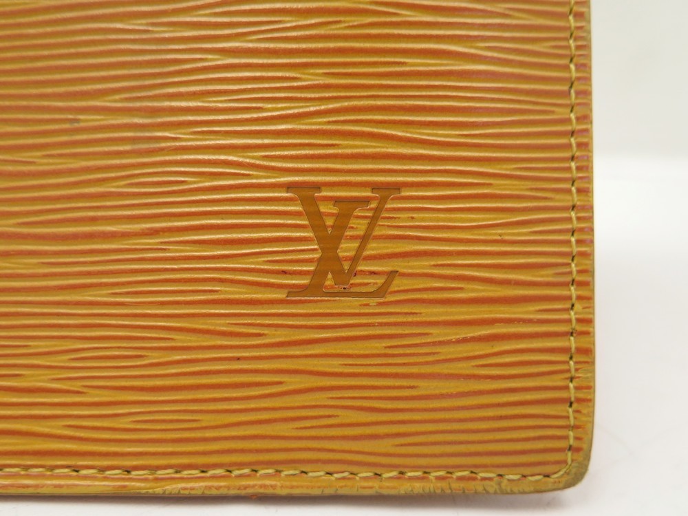 Sac à main triangle en cuir Louis Vuitton Marron en Cuir - 28261830