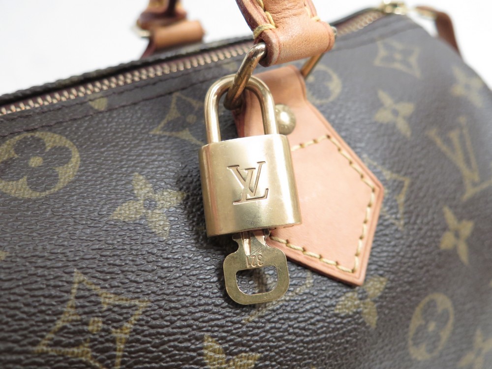 Lot - LOUIS VUITTON Sac besace Louis Vuitton en toile monogram et cuir  naturel