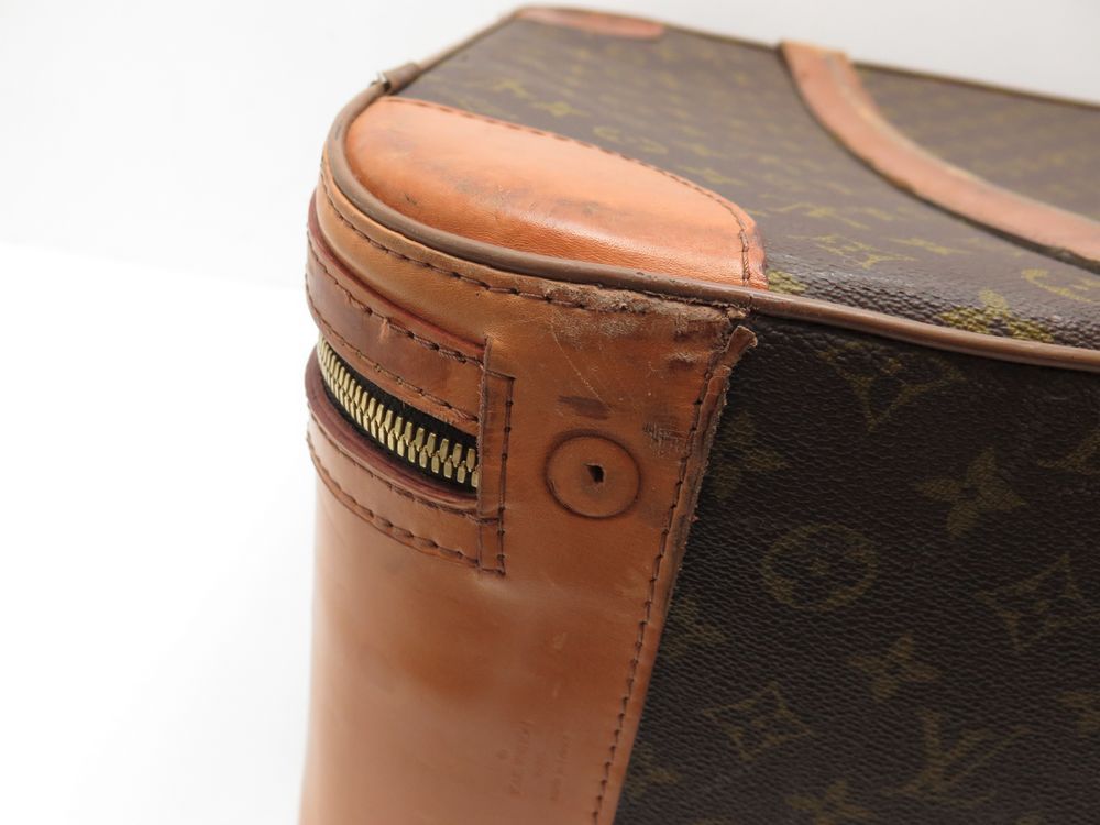 Chanel - Louis Vuitton, Vente n°2699, Lot n°18 Louis VUITTON, Valise  Stratos semi rigide en toile Monogram, angles et coins garnis de cuir  naturel, fermeture éclair, garnitures en