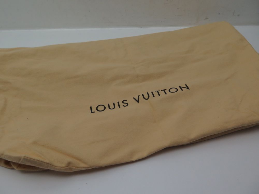 Louis Vuitton Van Gogh Neverfull MM – Dina C's Fab and Funky Consignment  Boutique