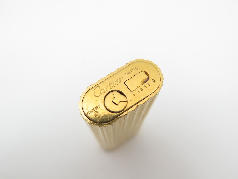 Briquet gaz CARTIER new design black laquer & gold plated  Lighter-打火机-n°118203