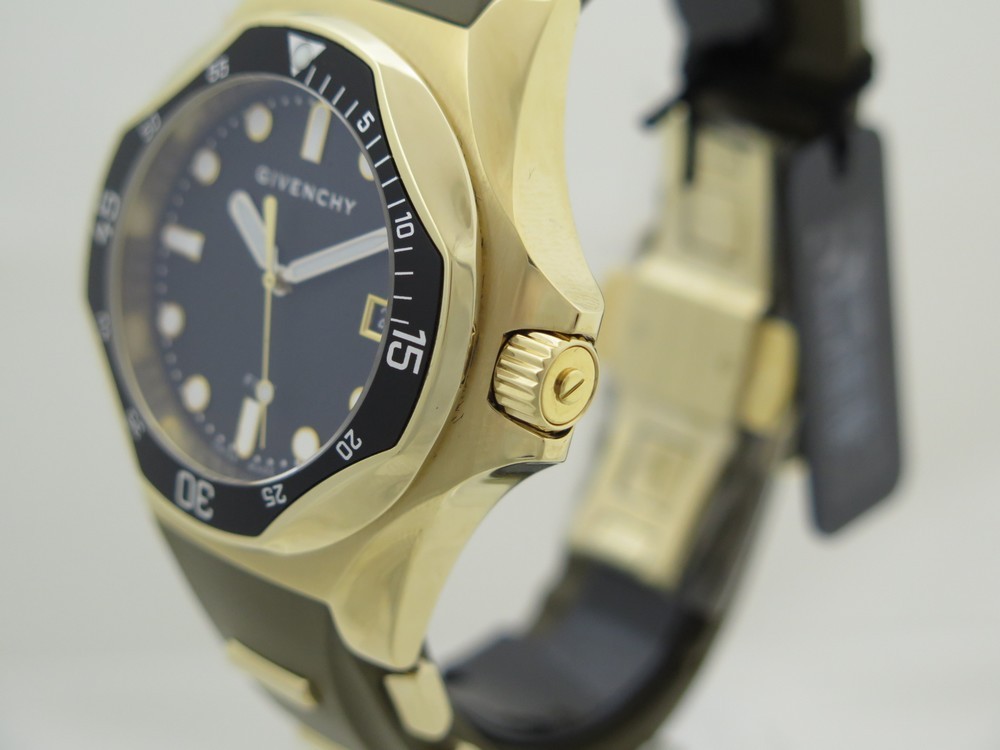 Givenchy five clearance shark watch