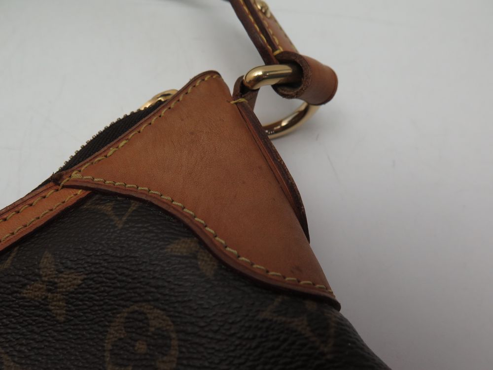 Louis Vuitton Thames Handbag 366782