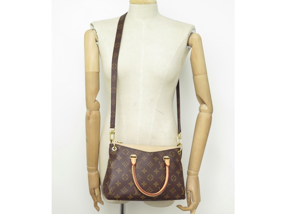 Sac à main Louis Vuitton Pallas BB en toile monogram marron et cuir rouge, White Louis Vuitton FW20 Azur Hampstead PM Tote Bag