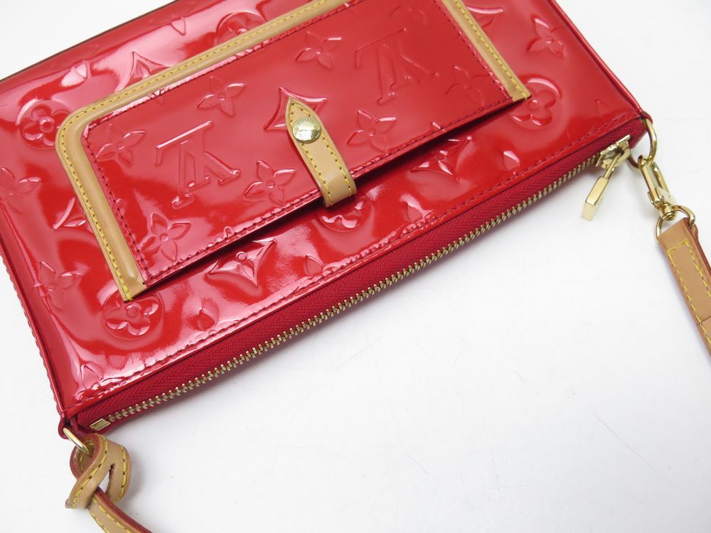 Sold at Auction: Louis Vuitton, LOUIS VUITTON RED VERNIS MALLORY SQUARE BAG