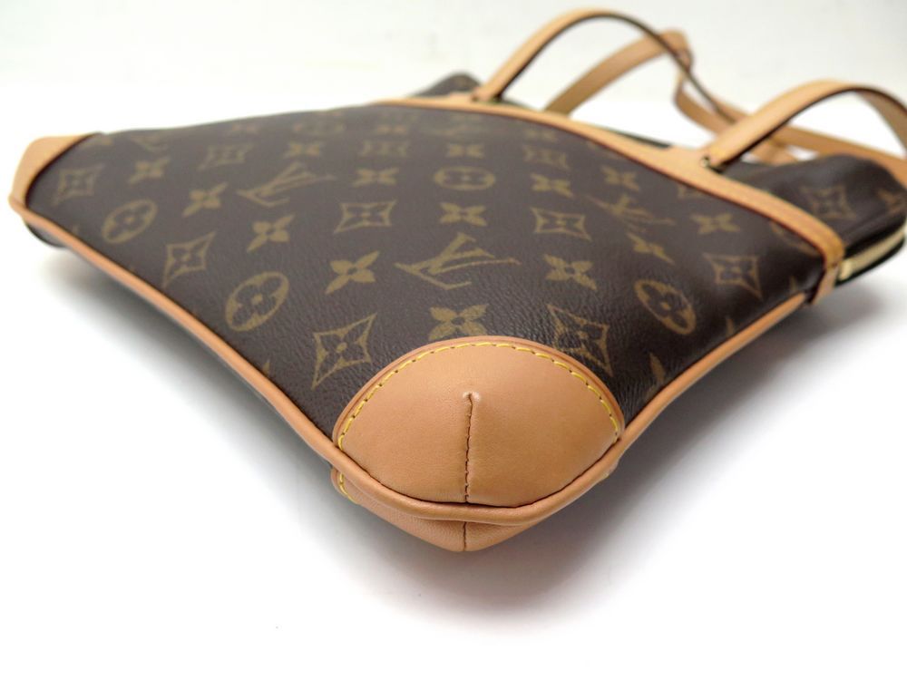 LOUIS VUITTON Monogram Sac Coussin GM 1152735