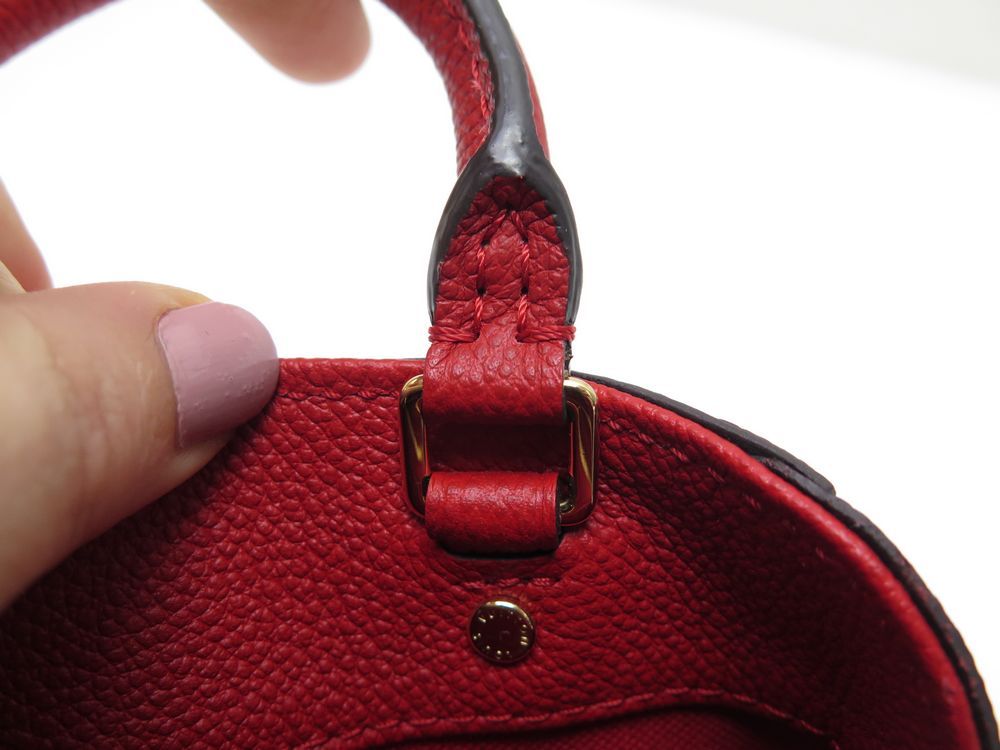 Sac à main Louis Vuitton Nano Montaigne en cuir rouge