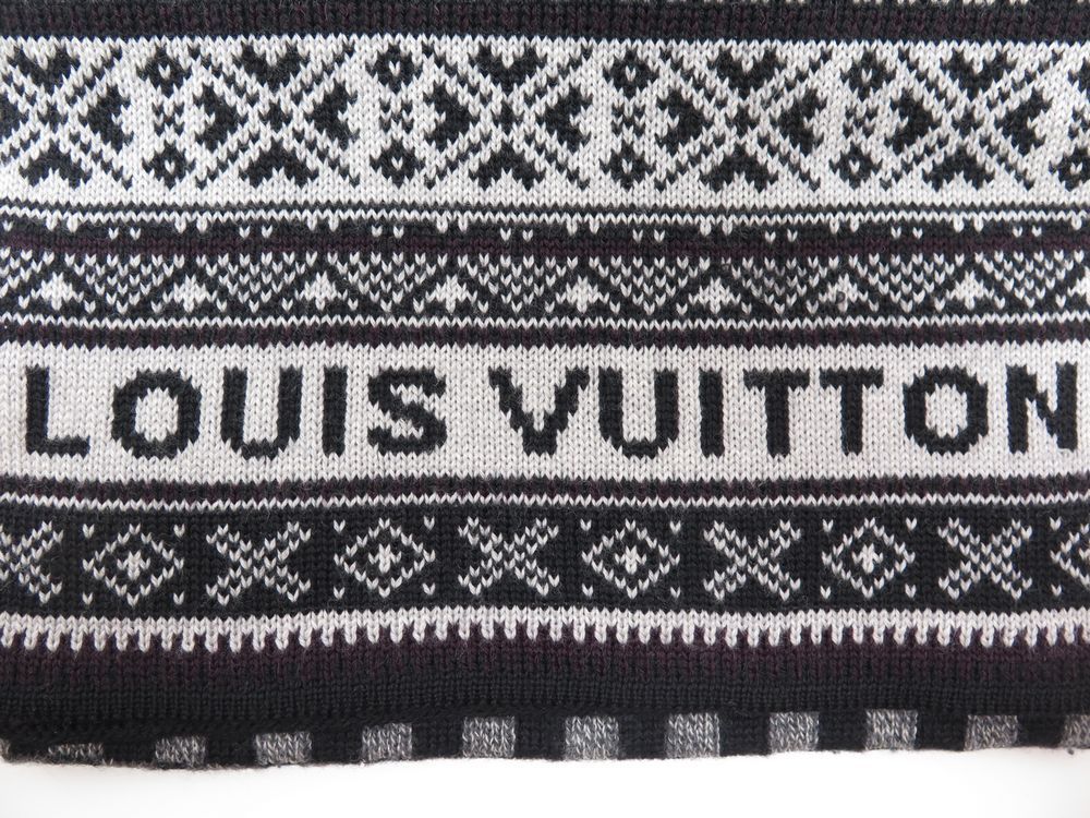 LOUIS VUITTON Echarpe en laine à damier bleu ciel et bl…