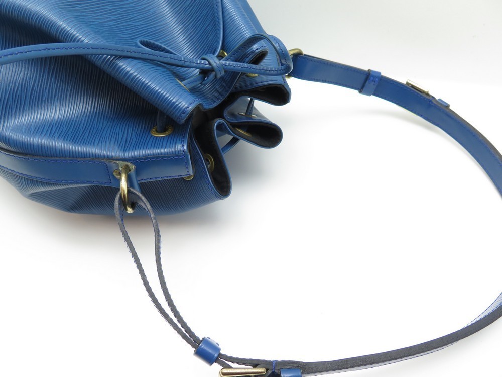Louis Vuitton Sacs à dos Cuir Bleu ref.228973 - Joli Closet