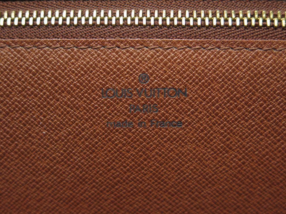 Minaudière Louis Vuitton métal Doré Bordeaux