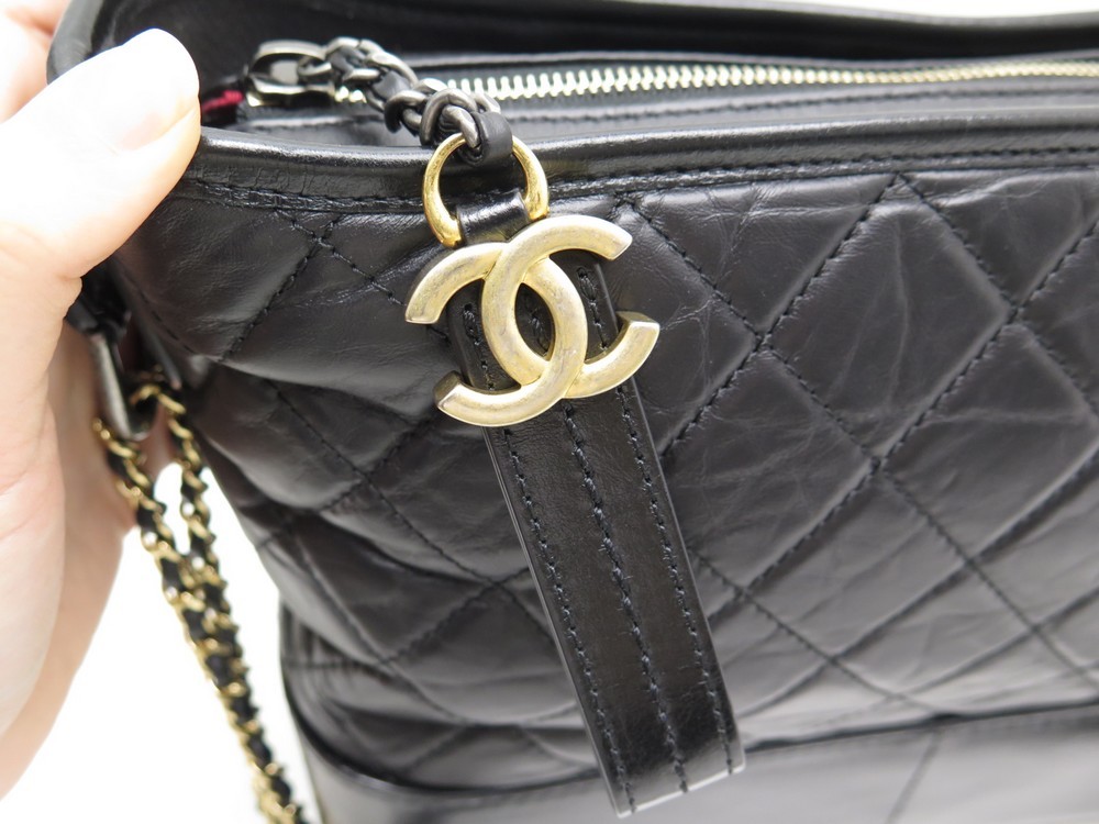 Sac Gabrielle en cuir matelassé noir - Chanel