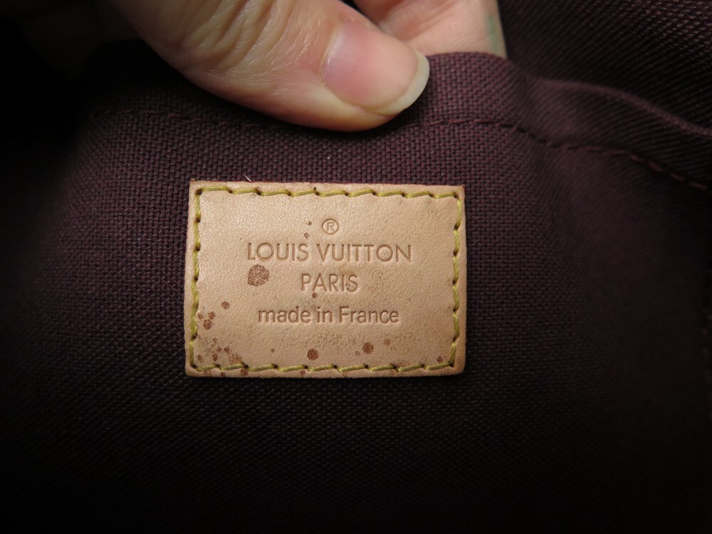 Authentic Louis Vuitton Monogram Canvas Favorite PM Messenger Bag – Paris  Station Shop