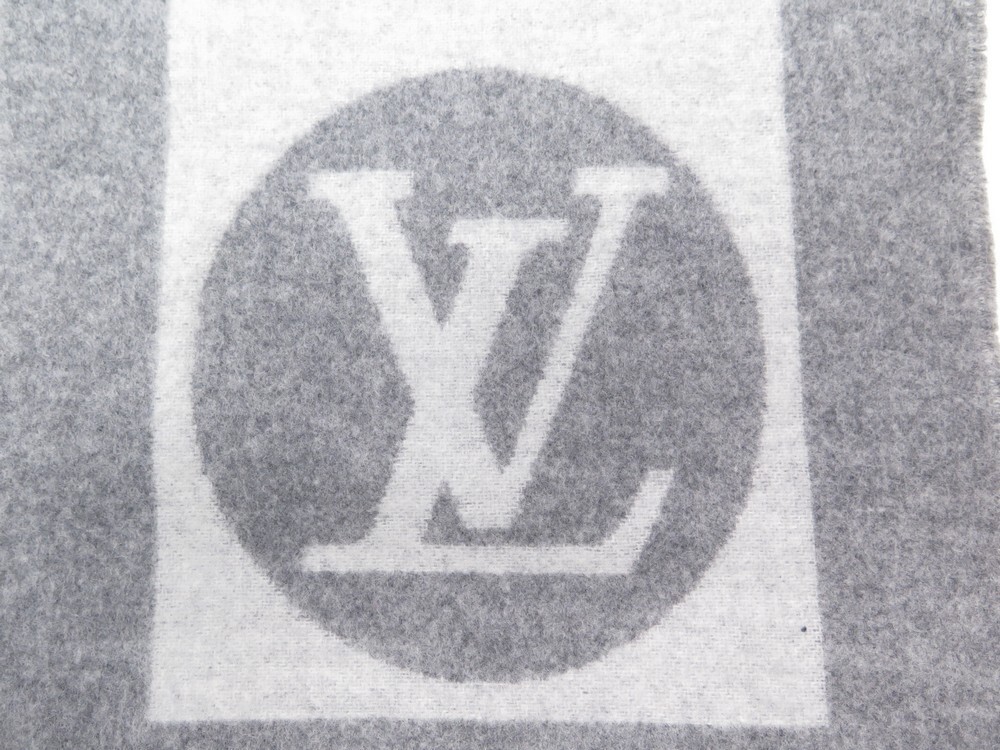 Louis Vuitton MONOGRAM Cardiff Scarf (M70482, M70484)
