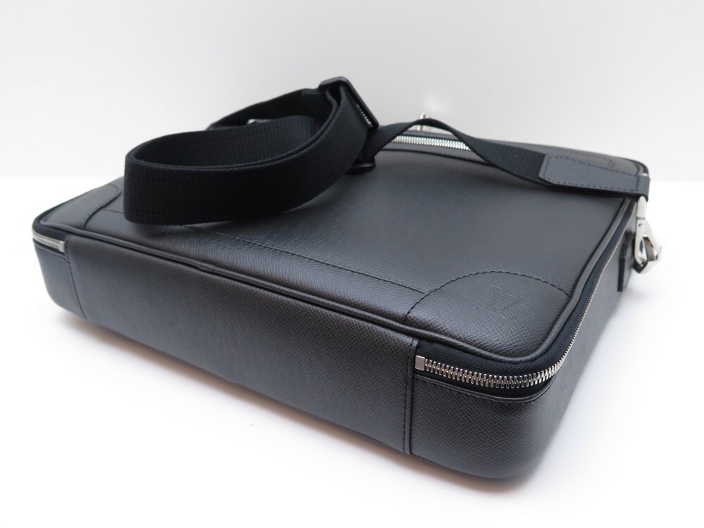 Louis Vuitton Black Odessa Taiga Leather Mens Laptop Bag NO STRAP