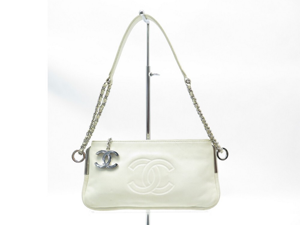 sac a main chanel pochette logo cc en cuir matelasse