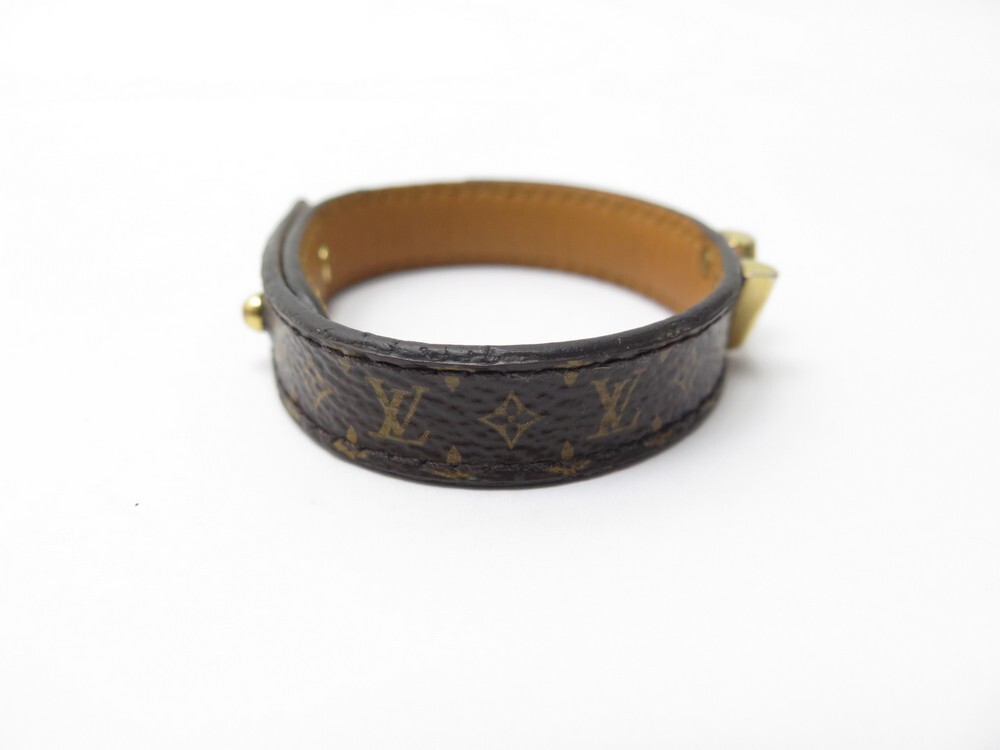 Shop Louis Vuitton Essential v bracelet (M6042G) by Lilystore25