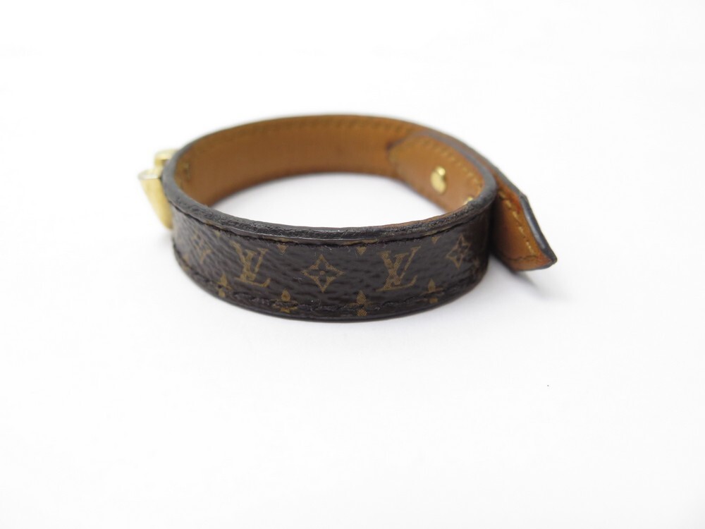 Shop Louis Vuitton Essential v bracelet (M6042G) by Lilystore25