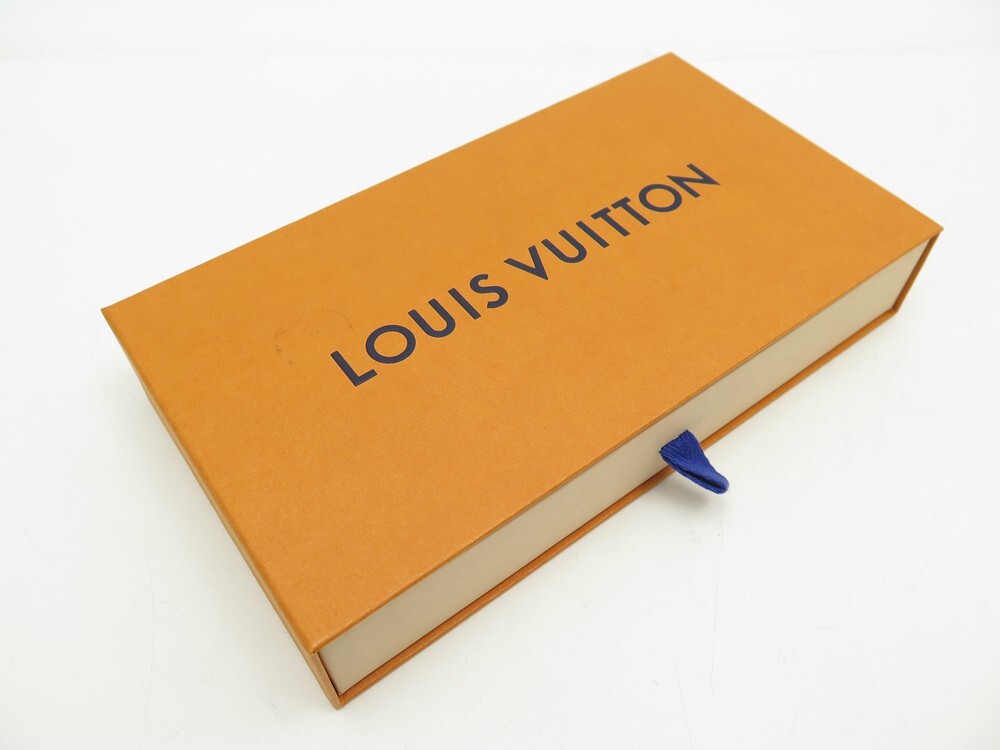 Chale Louis Vuitton Porté