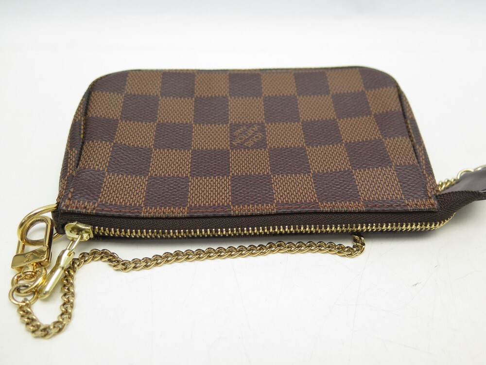 Pochette clé Louis Vuitton : petit accessoire de maroquinerie de luxe