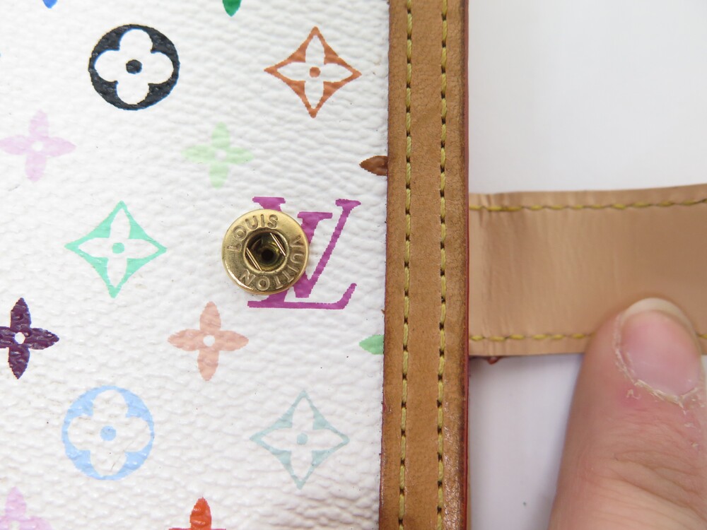 Compare FAKE VS REAL. Louis Vuitton Monogram Groom Bell Boy Agenda  fonctionnel PM Diary cover 