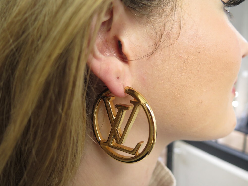 LOUIS VUITTON 18k Gold Monogram Resille Ear Studs Earrings 46801