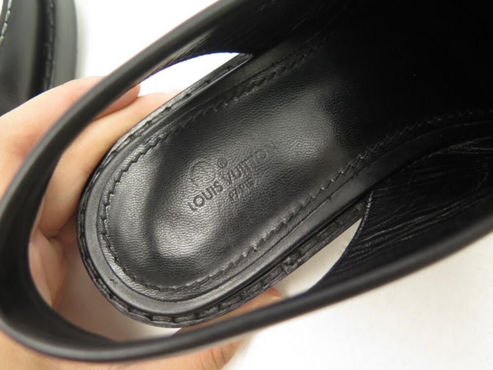 Academy leather flats Louis Vuitton Black size 37.5 EU in Leather - 33623900