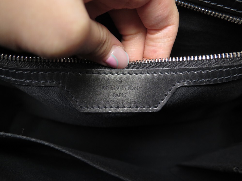 Louis Vuitton Wildwood Handbag 358066