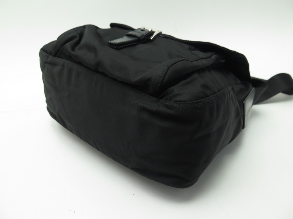 Le sac prada tant demandé avec bandoulière et petite sacoche 🤩 disponible  chez 🅜🅢_🅜🅞🅝_🅢🅐🅒 ❣ Prix: 2000 da Disponible en Noir 🖤 Li