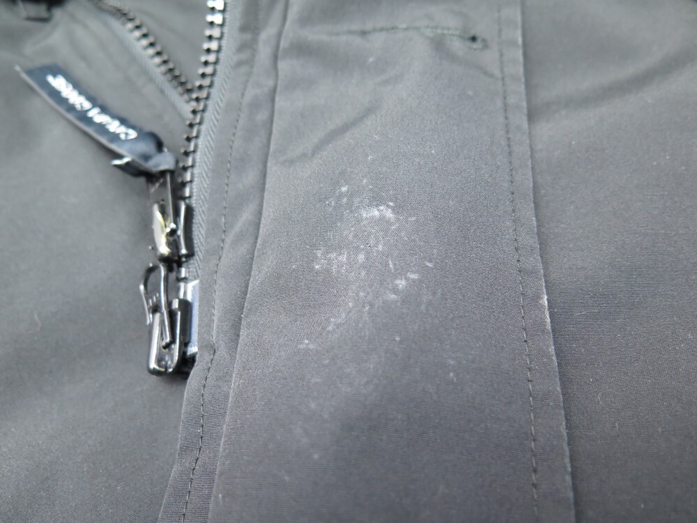 Canada goose clearance zipper stuck at